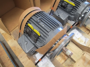 MOTOR, ELECTRIC TYPE, 7-1/2 HORSEPOWER, 230/460VAC 3 PHASE 60HZ ELEC RATING, 3520 RPM, 213T/215T FRAME, 8.6 AMPS, TEFC ENCLOSURE, CONTINUOUS DUTY, 1.15 SERVICE FACTOR, 1-3/8" DIAMETER SHAFT. CLASS "F" INSULATION, NEMA DESIGN "B", LOCKED ROTOR CODE "H", WITH 25 WATT, 460VAC SPACE HEATERS P/N 404667-9C. PART # ECP3769T WITH 404667-9C HTR. (W-44) LOADING & HANDLING FEE $15-